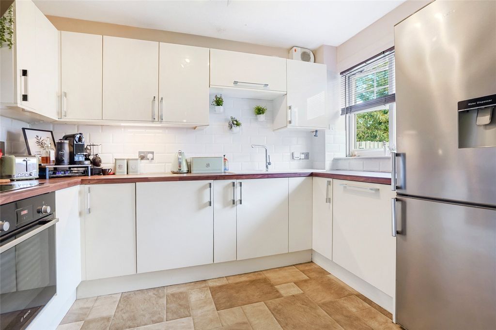 Property photo 3 of 25 Kitchen