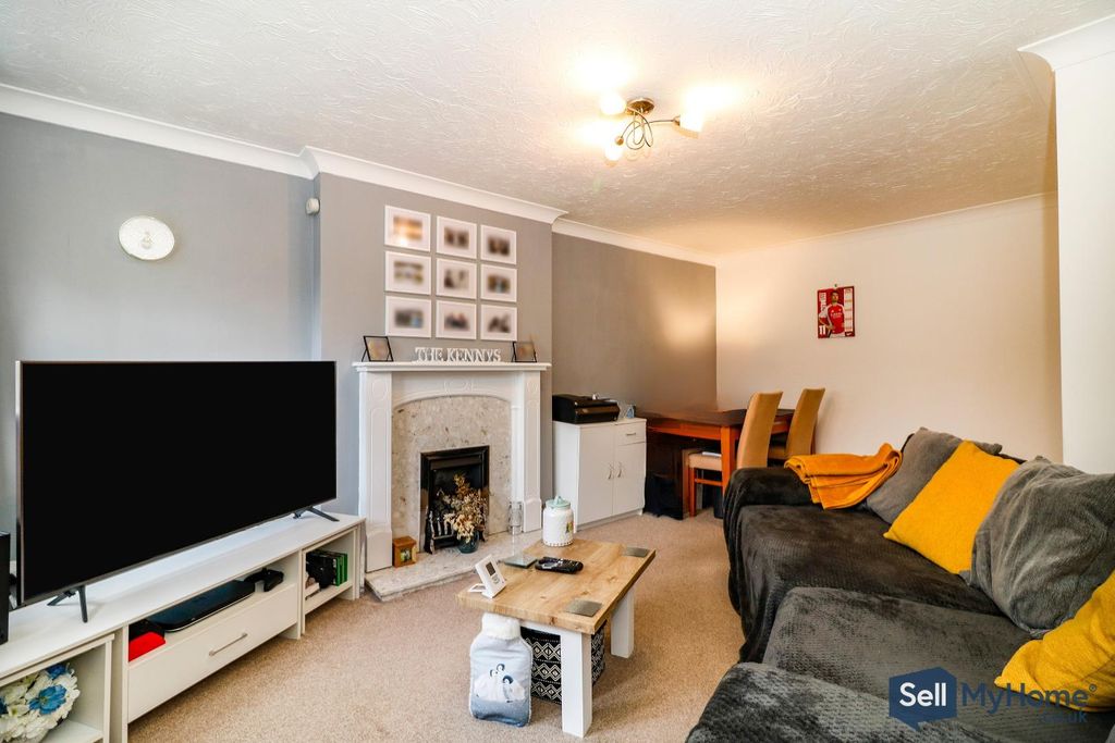 Property photo 2 of 12 Lounge