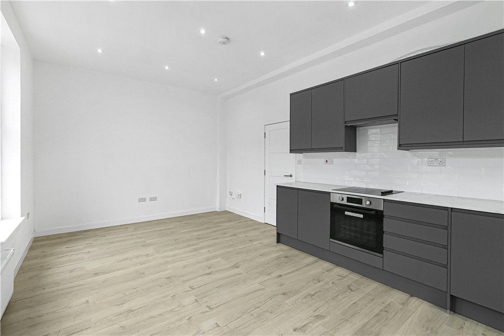 Property photo 2 of 18 Kitchen/Reception