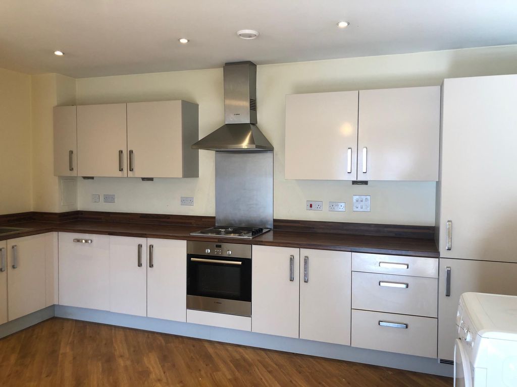 Property photo 2 of 10 Kitchen
