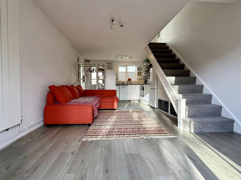 Property photo 2 of 15 Lounge Area