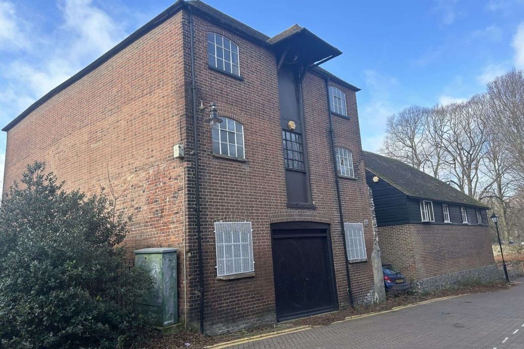 Property photo 3 of 12 The Oast House , Gas Street, Canterbury, Ct1 2Pr