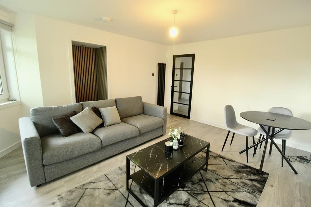 Property photo 2 of 8 Lounge 2