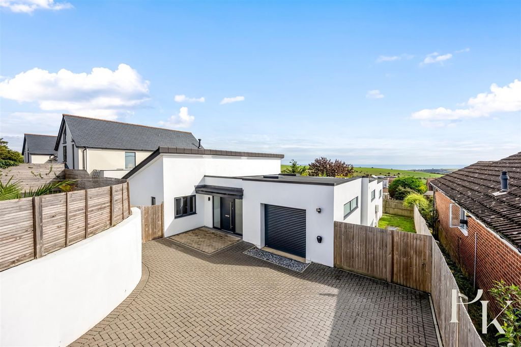 Property photo 1 of 33