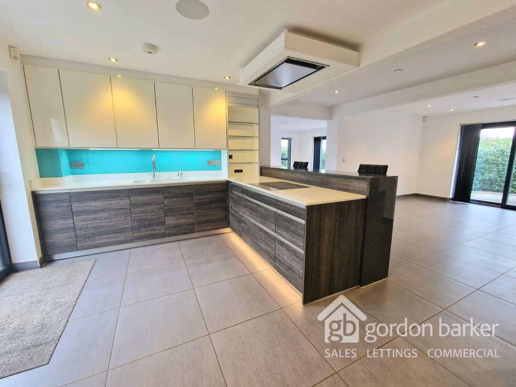 Property photo 2 of 33