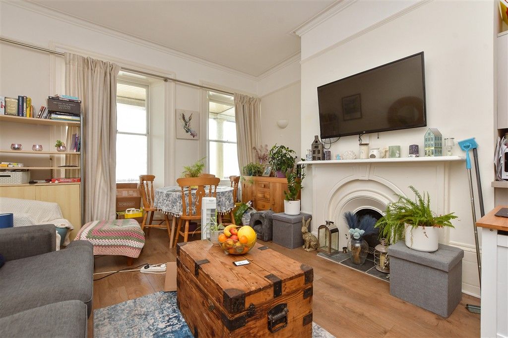 Property photo 2 of 10 Kitchen / Lounge