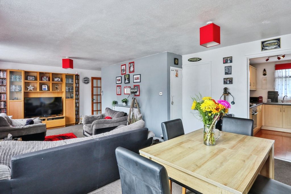 Property photo 3 of 16 Lounge/Diner