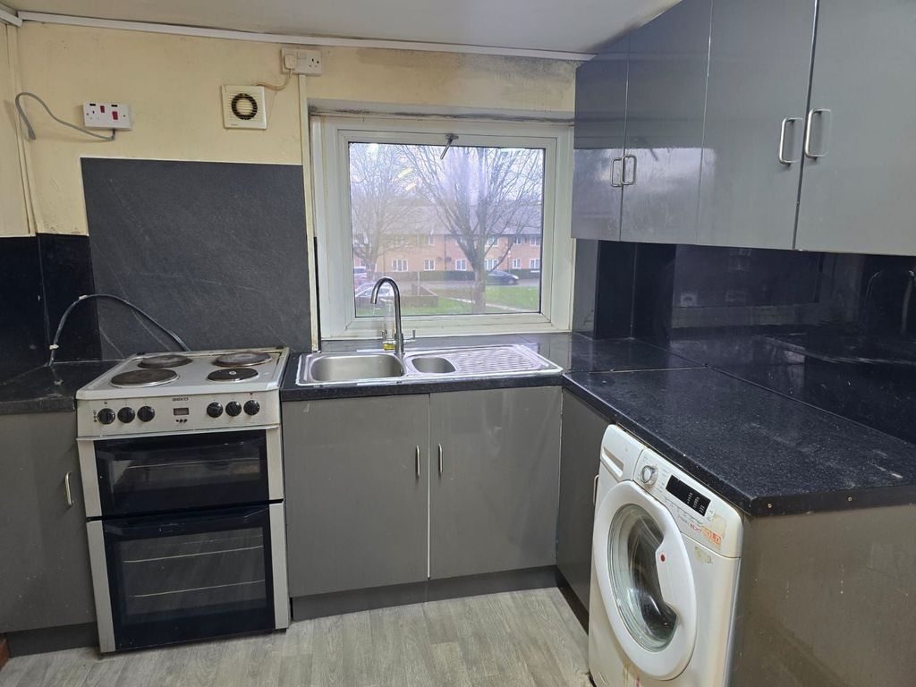 Property photo 2 of 6 Photograph 1