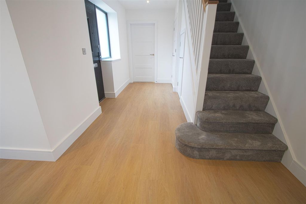 Property photo 3 of 16 Entrance Hall.Jpg