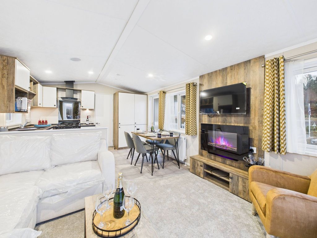 Property photo 2 of 16 Living Room