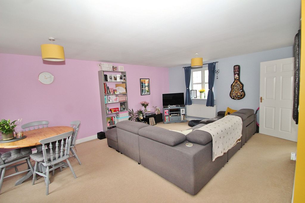 Property photo 2 of 11