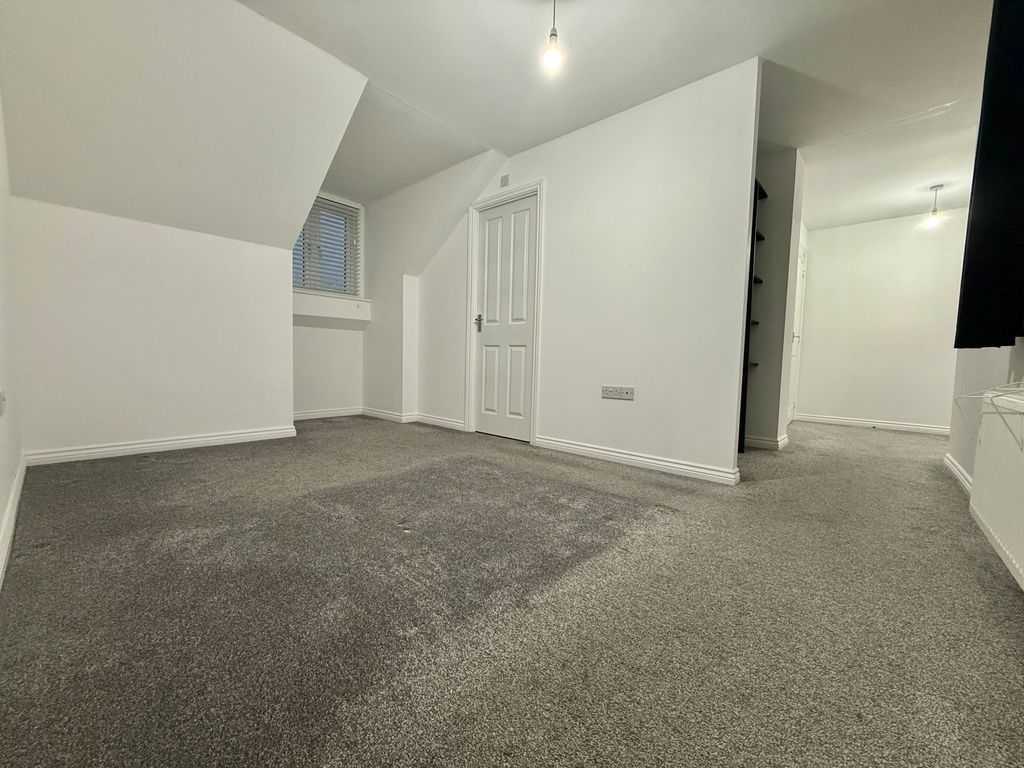 Property photo 2 of 6 Master Bedroom