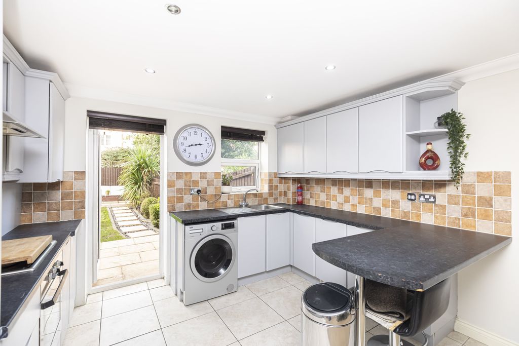 Property photo 3 of 15 Kitchen