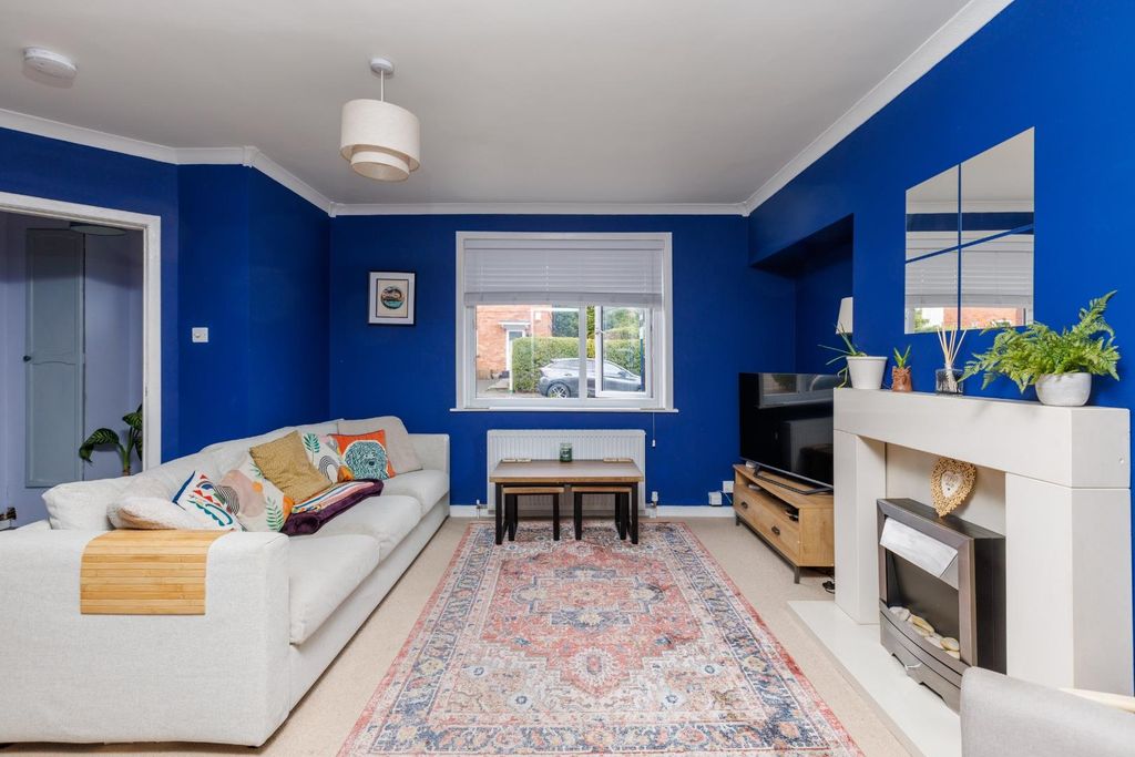 Property photo 1 of 24 3 Shepton Walk-14.Jpg