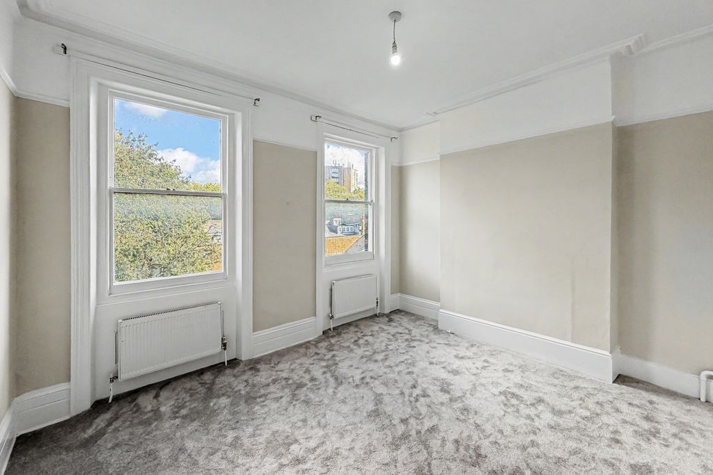 Property photo 2 of 9 Flat 2, 10 Ribblesdale Road, Hornsey, London, N8 7Ep
