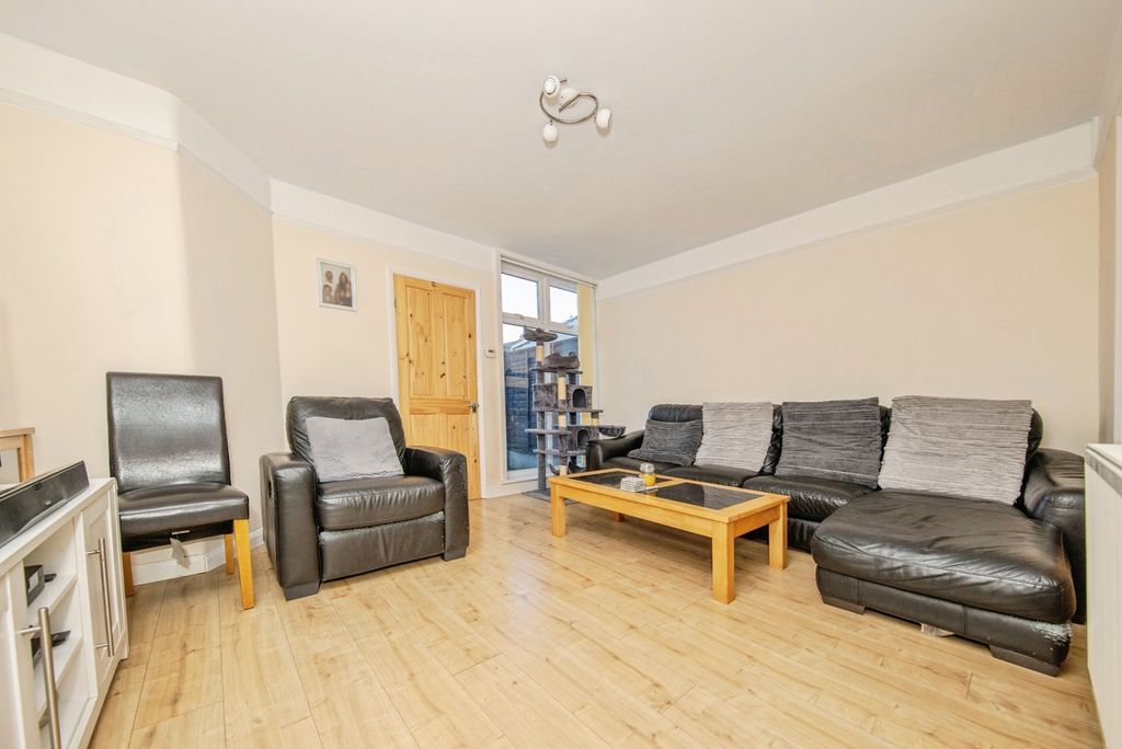 Property photo 3 of 15 Pbox-Img.Jpg