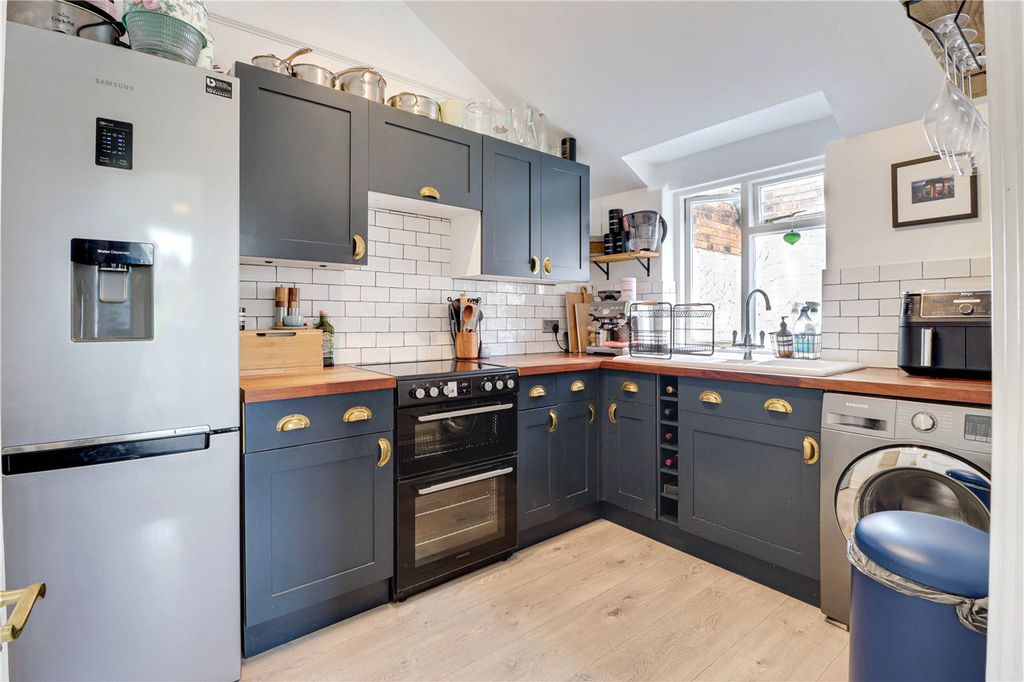 Property photo 3 of 8 Stl24003823