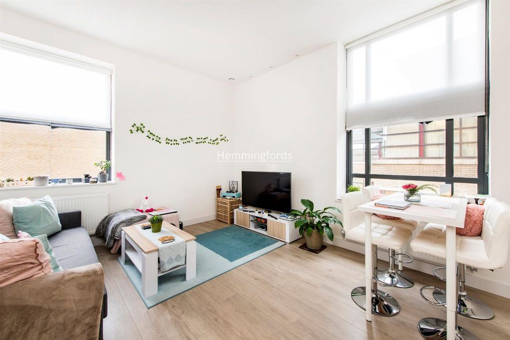 Property photo 1 of 6