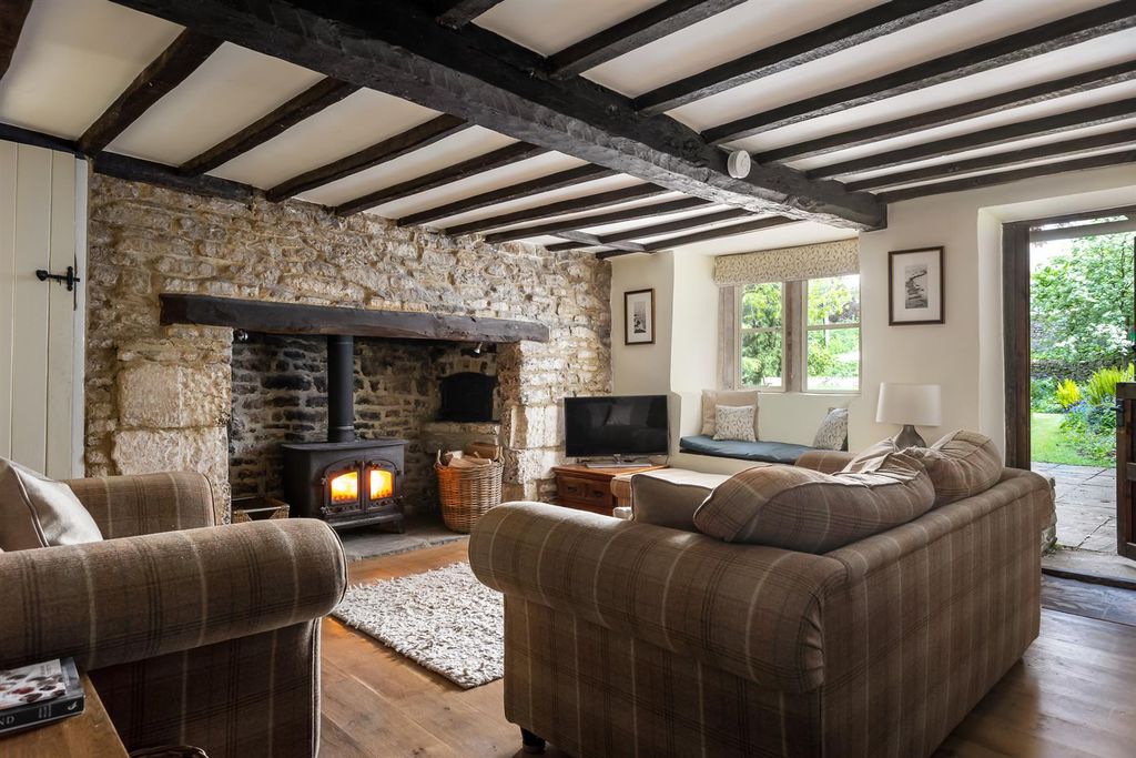 Property photo 2 of 28 15 - Melrose Cottage - Gl54 4Aa - Web.Jpg