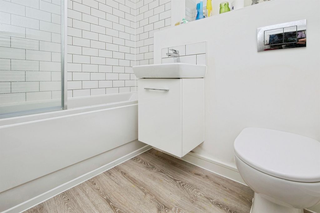 Additional image 15 of 2 bed flat for saleBilsborrow Avenue, Derby DE1