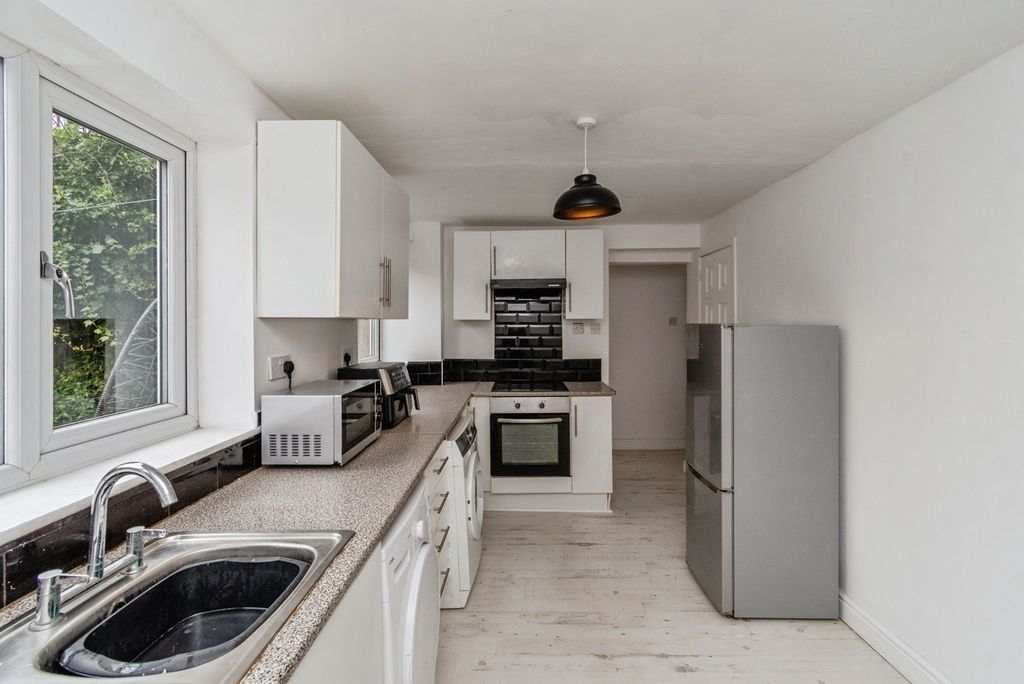 Property photo 3 of 20 Pbox-Img.Jpg