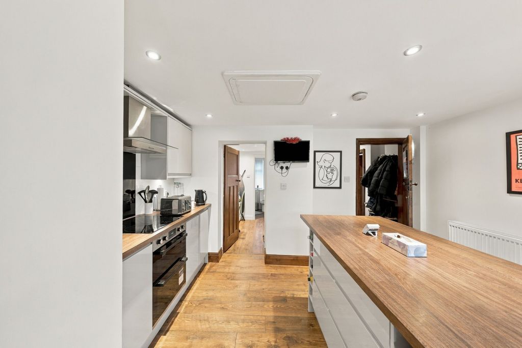 Property photo 2 of 25 Kitchen/Diner