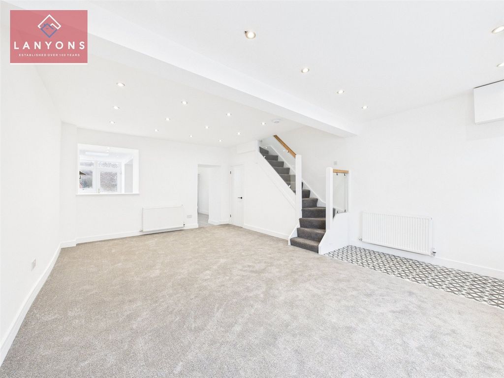 Property photo 2 of 17 Picture No. 18