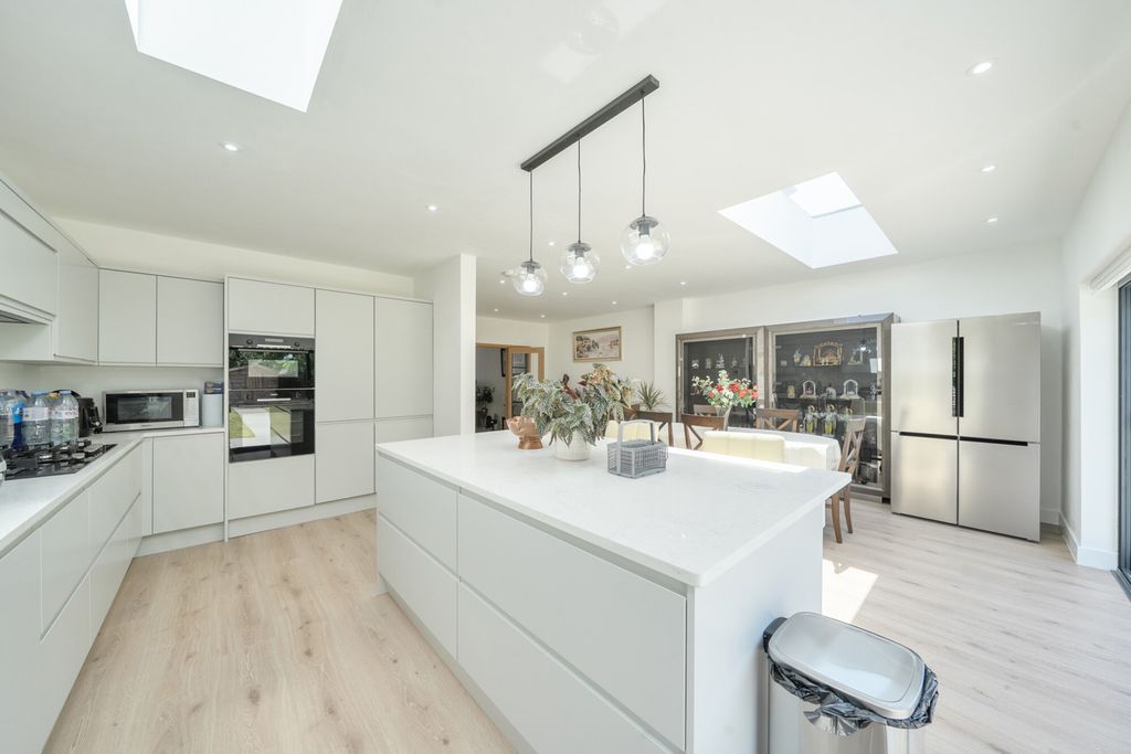 Property photo 2 of 19 1481679-10-6A3E9A...