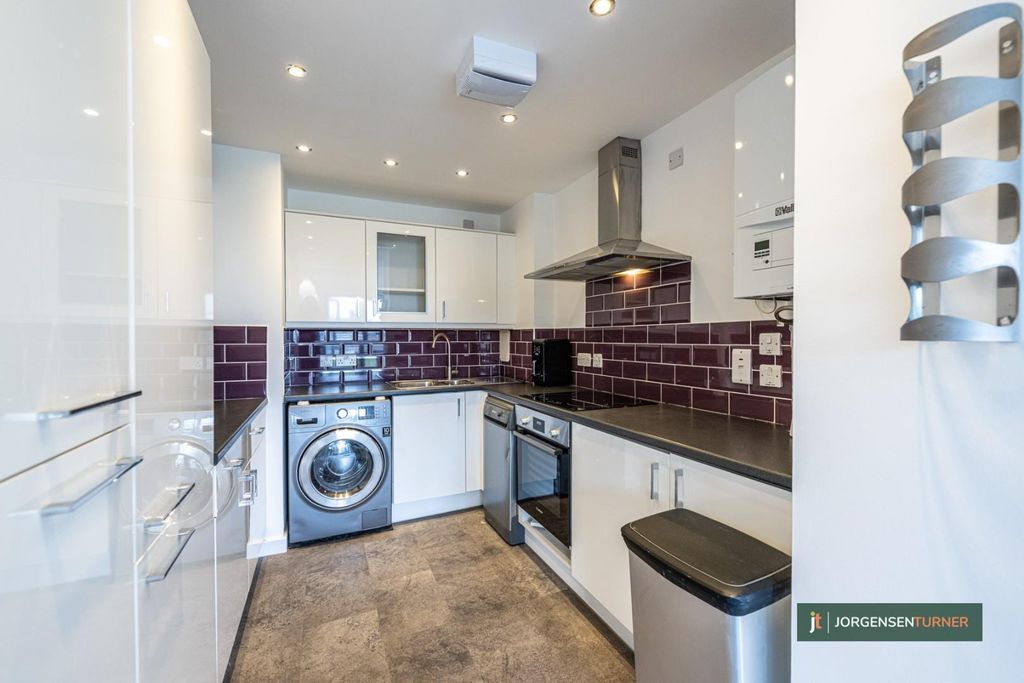 Property photo 3 of 12 Fraser Court 16-003 Lr - Jt.Jpg