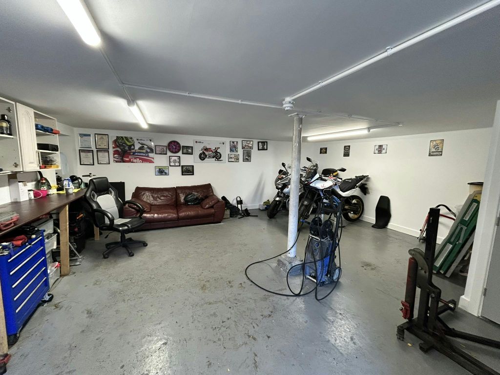 Property photo 3 of 6 Workshop2