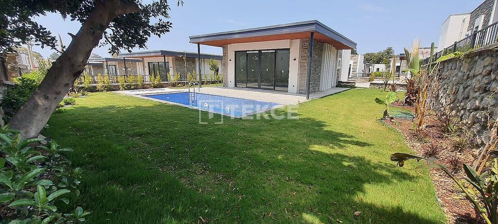 Property photo 2 of 38