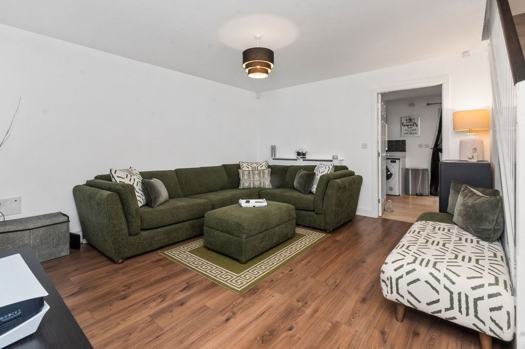 Property photo 2 of 31