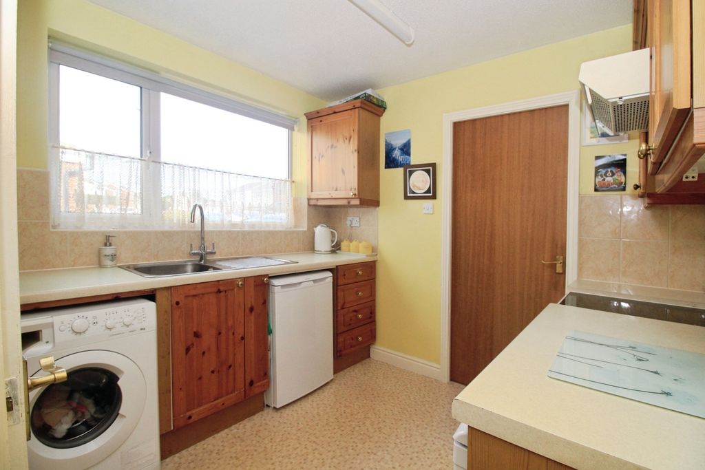Property photo 3 of 7 Breakfast Kitchen