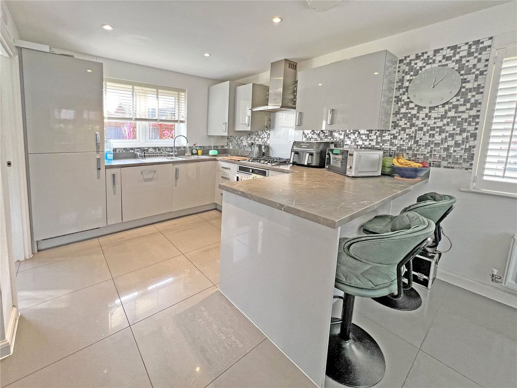 Property photo 3 of 20 Picture No. 12