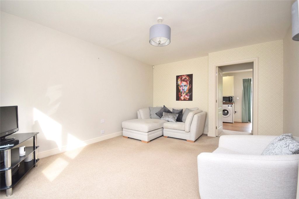 Property photo 3 of 17 Living Room