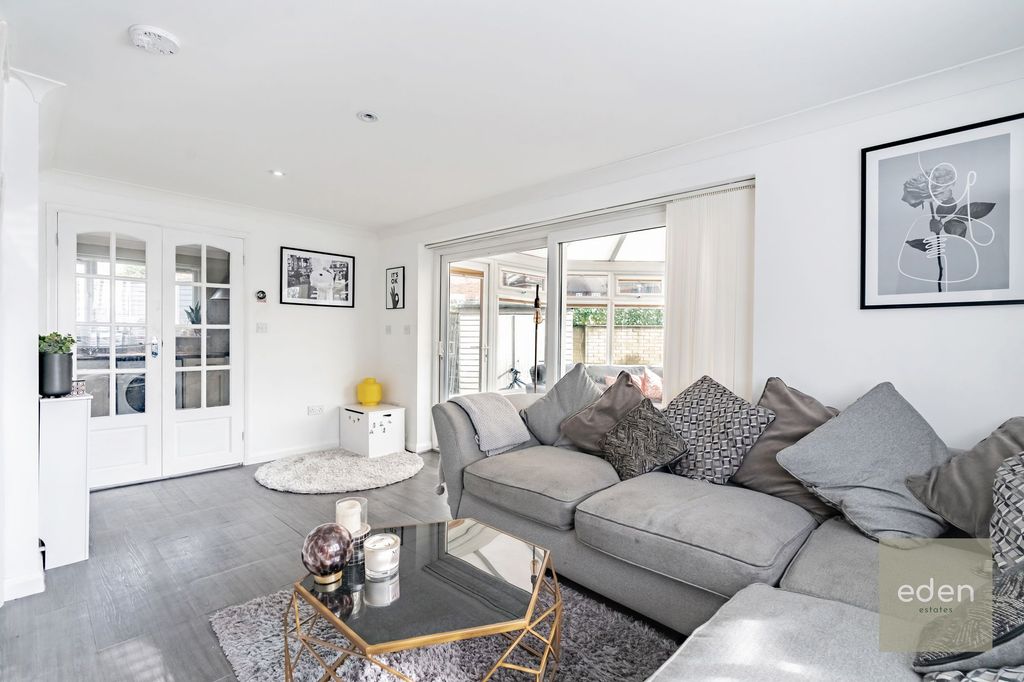 Property photo 2 of 29