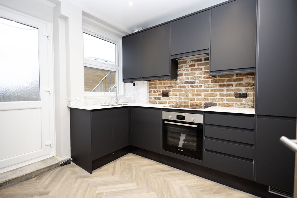 Property photo 2 of 12 Jt3A5065