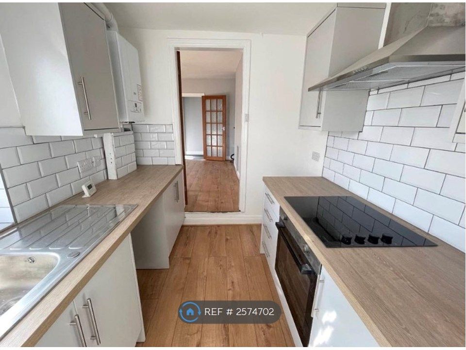 Property photo 3 of 8 Kitchen