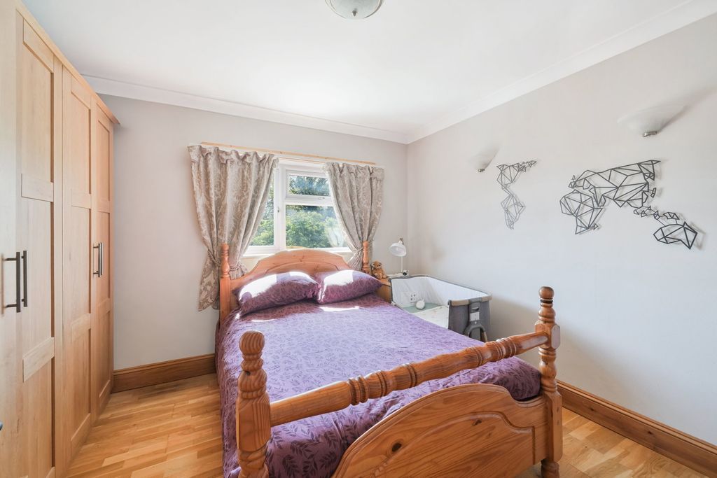 Additional image 10 of 3 bed semi-detached house for salePollards Oak Crescent, Oxted RH8