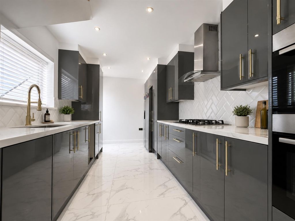 Property photo 3 of 10 Kitchen.Png