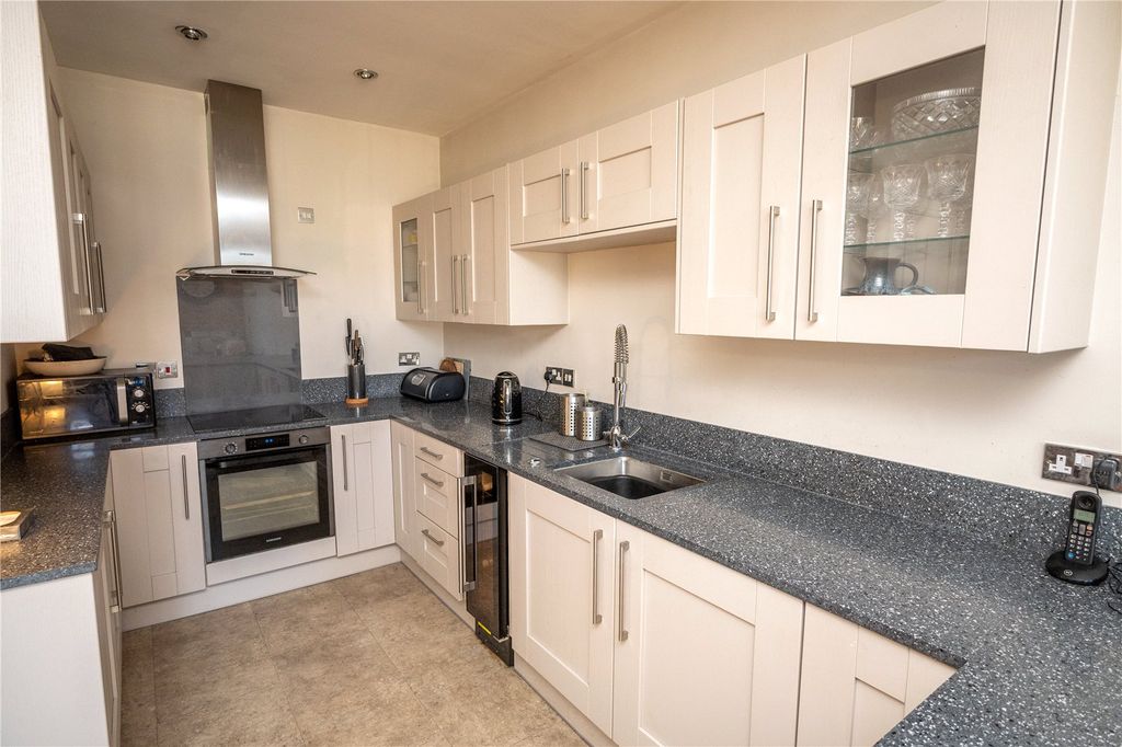 Property photo 3 of 21 Picture No. 39