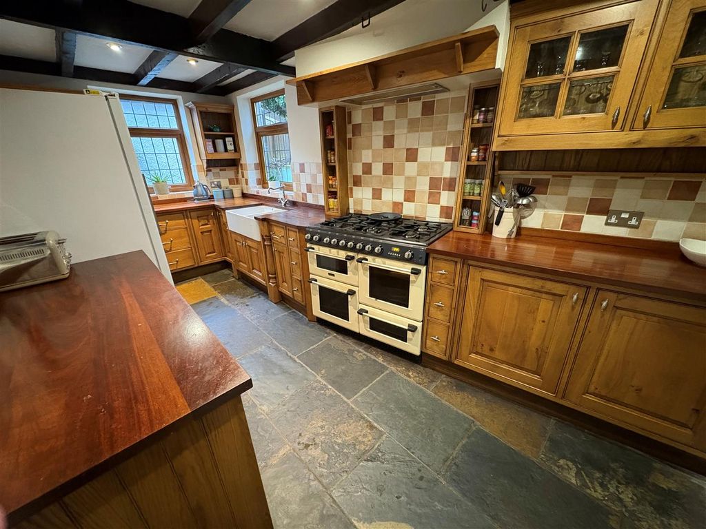 Property photo 3 of 31