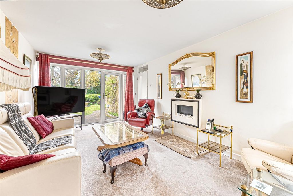 Property photo 3 of 25 Living