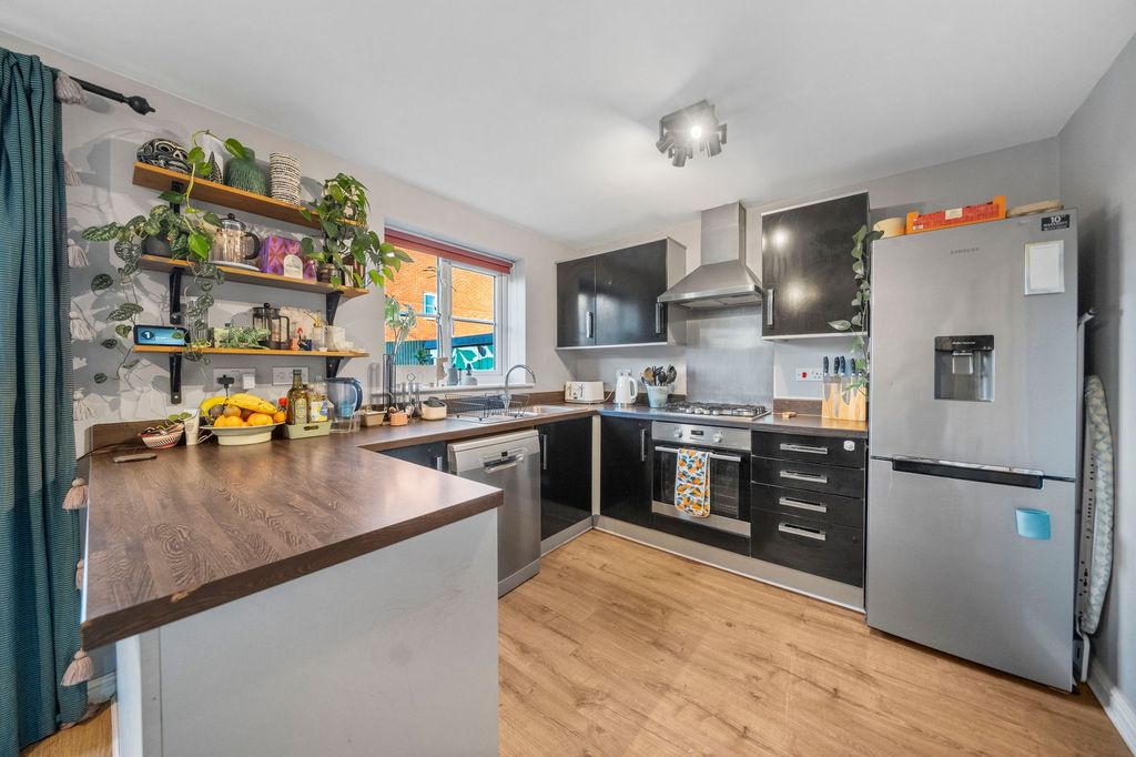 Property photo 3 of 25