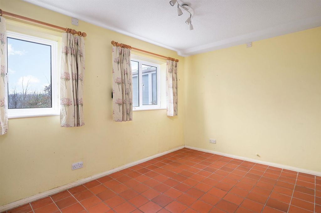 Property photo 3 of 11 Dining Room