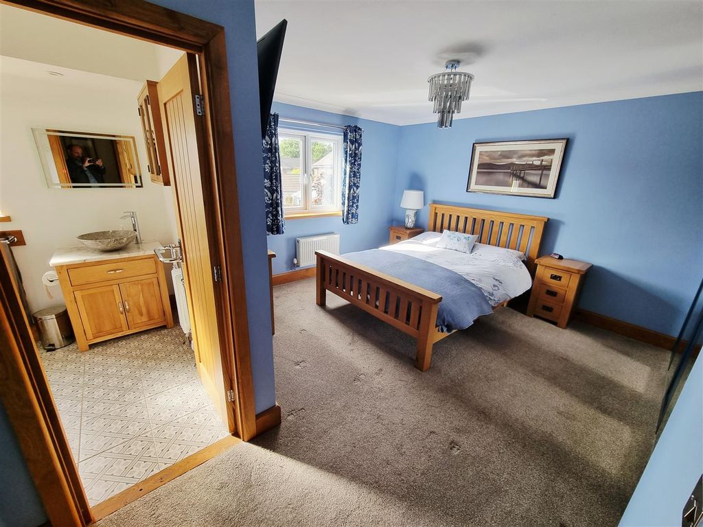 Property photo 3 of 21 Bed 1.Jpg