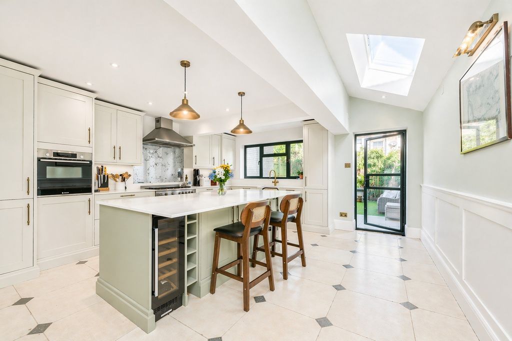 Property photo 2 of 11 Picture No. 12