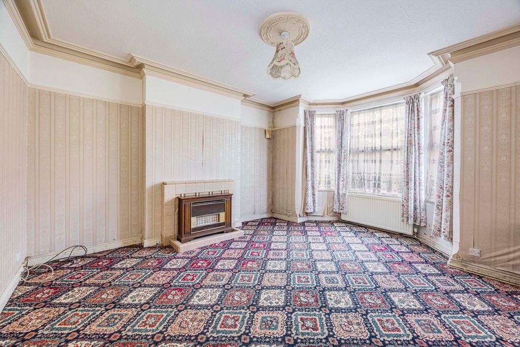 Property photo 2 of 25