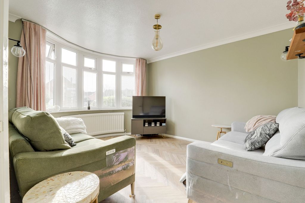 Property photo 2 of 27