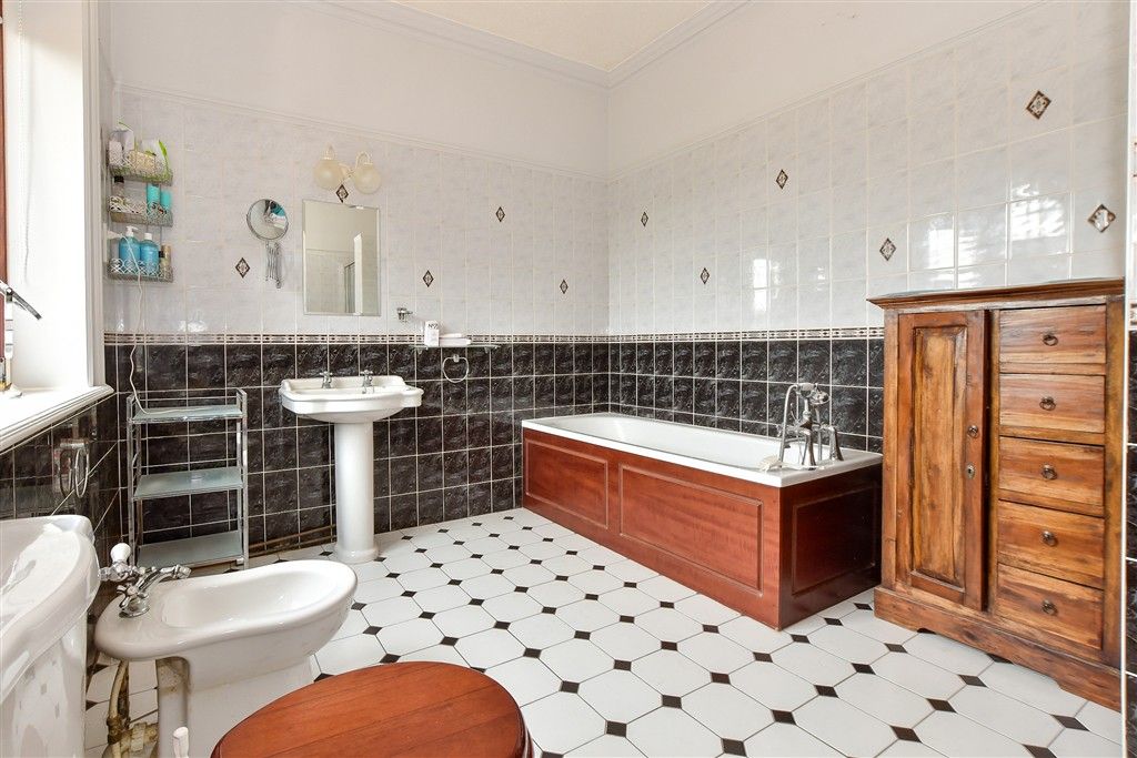 Additional image 13 of 7 bed detached house for saleBrocks Copse Road, Wootton Bridge, Ryde, Isle Of Wight PO33